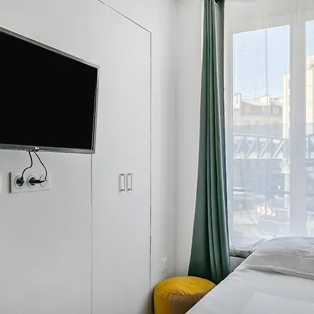 Canal - Intimate Faubourg * Paris